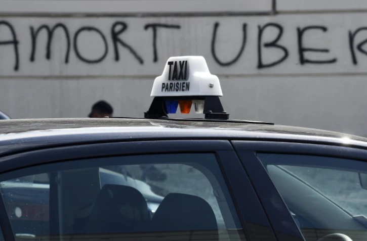 Une inscription "mort à Uber" sur un mur près de la Porte Maillot à Paris, le 25 juin 2015