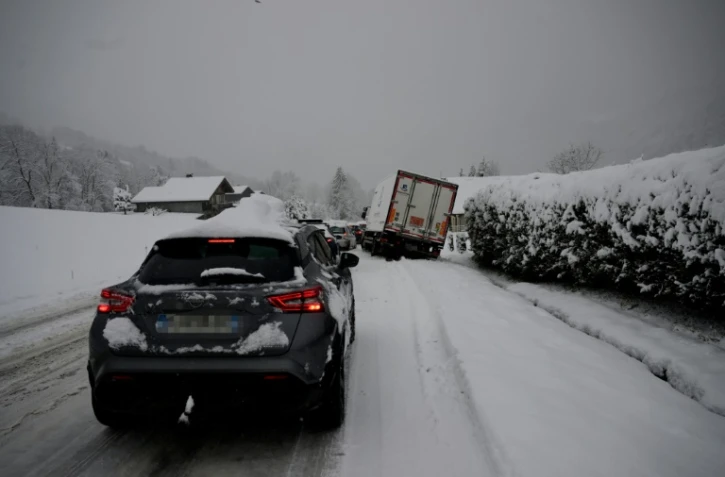 Neige et verglas: restrictions de circulation dans le nord-ouest