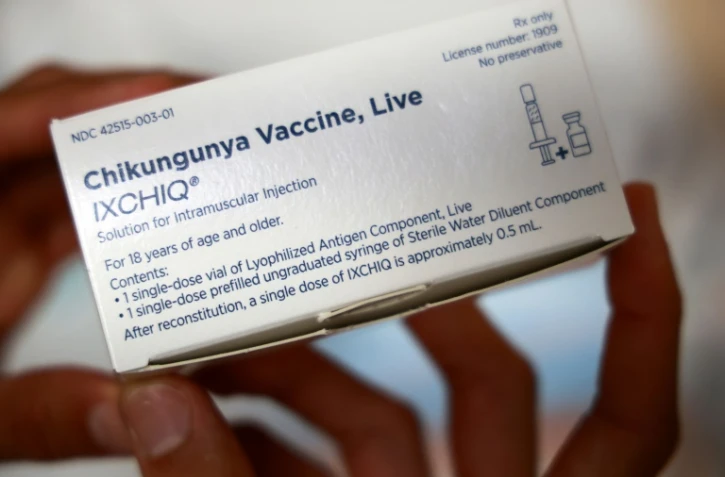 Les autorités sanitaires viennent de retirer "sans délai" les plus de 65 ans de la campagne de vaccination contre le chikungunya avec le vaccin Ixchiq à La Réunion et Mayotte 