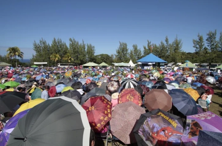 Lundi 15 Août 2011
Parasols Ă la messe de l'Assomption Ă Sainte-Rose