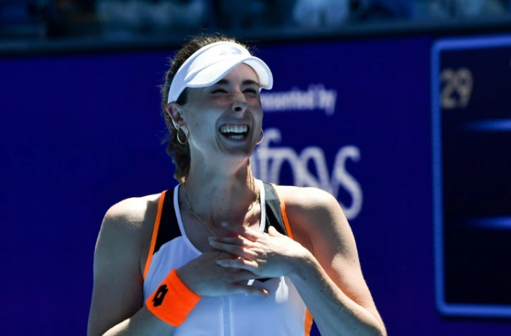Les spectateurs chantent "Joyeux anniversaire" à la Française Alizé Cornet après sa victoire contre la Slovène Tamara Zidansek au 3e tour de l'Open d'Australie à Melbourne le 22 janvier