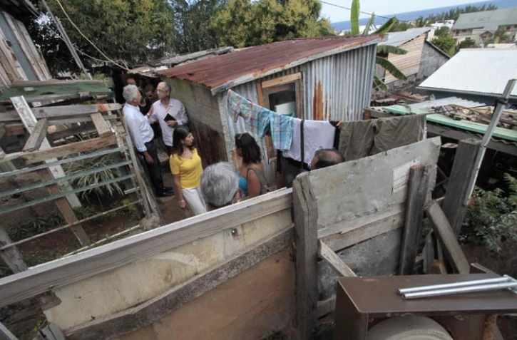 Jeudi 18 Août 2011

Le taudis des Fétissoi à La Saline Les Bains