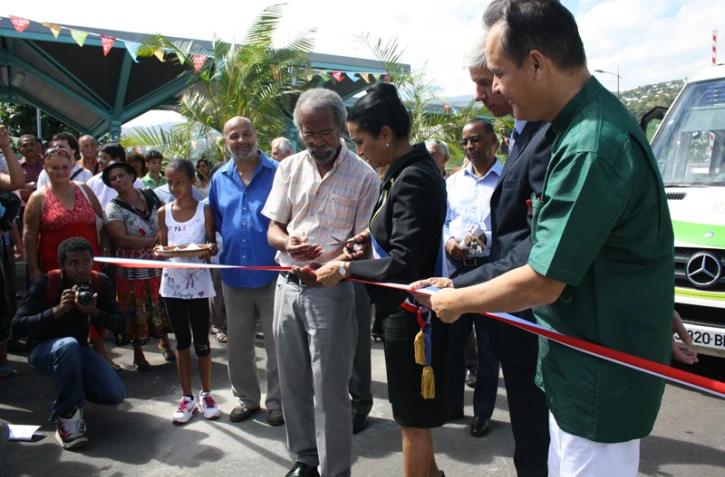 Lors de l'inauguration de la gare routière de Saint-Paul (Photo D.R.)