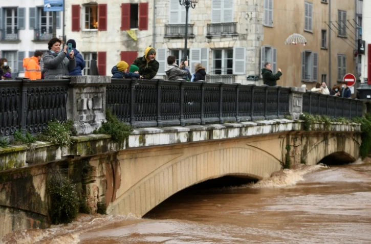 Une rivière en crue à Bayonne, le 10 décembre 2021