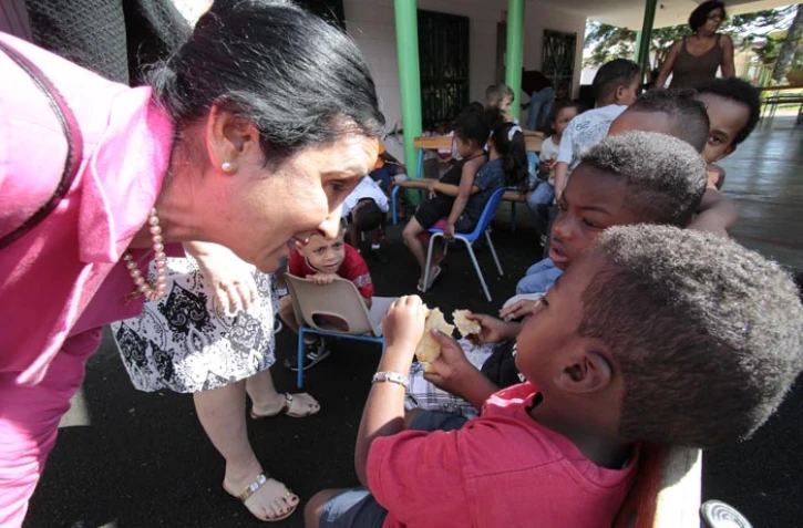 Lundi 22 Août 2011
Visite de Huguette Bello à l'école maternelle des Caramboles