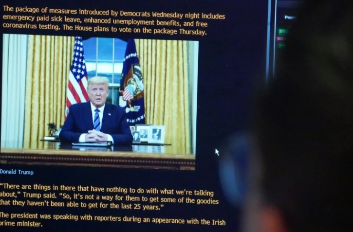 L'allocution du président américain Donald Trump diffusée sur un écran à la Bourse de New York, le 12 mars 2020