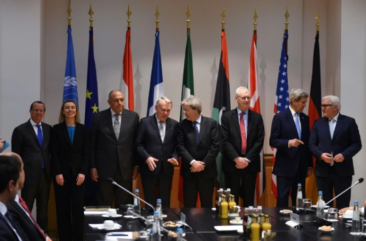 Le ministre français des Affaires étrangères Jean-Marc Ayrault (4e en partant de la G), participe à une réunion sur l'avenir de la Libye, avec, entre autres, ses homologues italien, égyptien, américain et italien, le 13 février 2016 à Munich