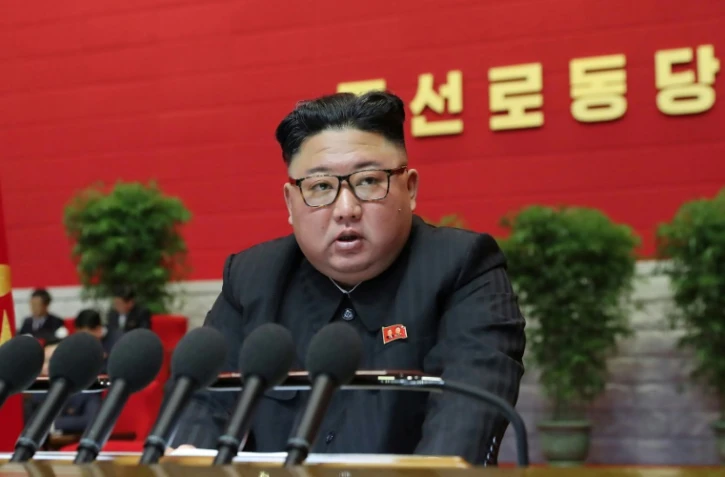 Image fournie par KCNA, agence officielle de Corée du Nord, du dirigeant nord-coréen Kim Jong Un lors du 8e congrès du parti au pouvoir, le 7 janvier 2021, à Pyongyang