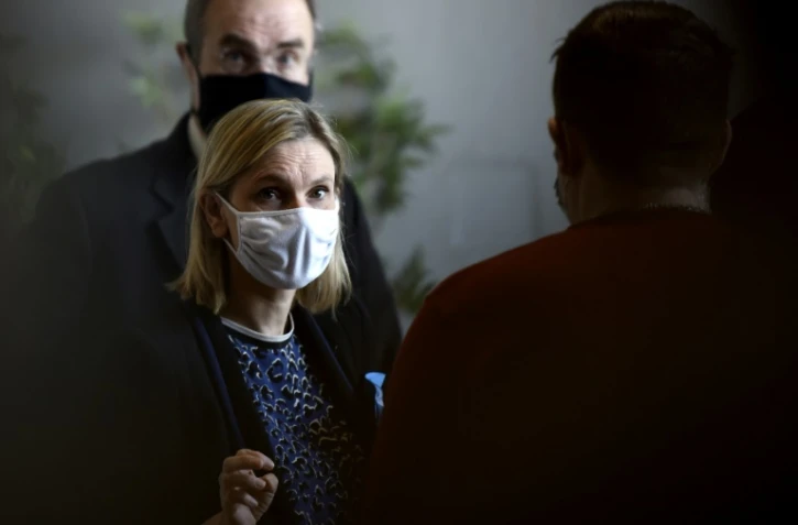 La ministre de l'Industrie Agnès Pannier-Runacher arrive pour une réunion sur l'évolution de l'usine Bridgestone à Béthune, le 12 novembre 2020