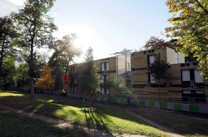 Nouveau centre d'accueil pour SDF installé en bordure du Bois de Boulogne dans le 16e arrondissement de Paris, le 17 octobre 2016