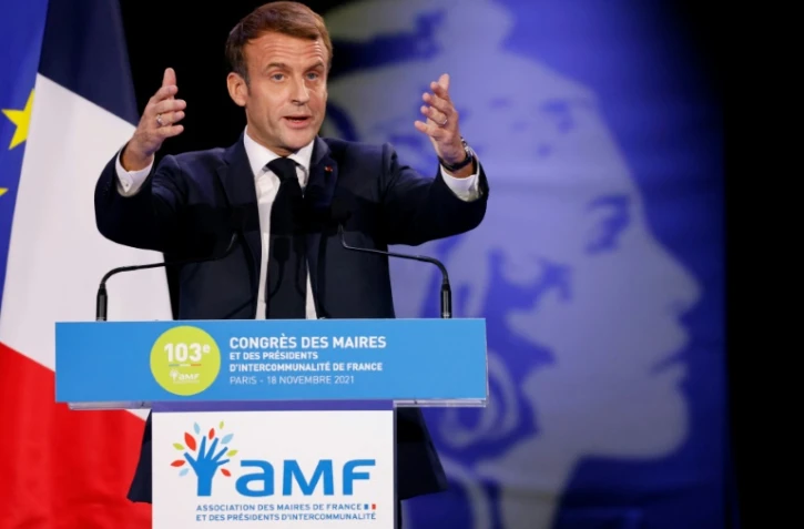 Emmanuel Macron lors de la clôture du Congrès des maires organisé par l'Association des maires de France, à Paris, le 18 novembre 2021