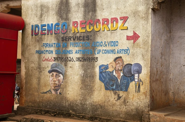 Entrée du studio d'enregistrement du rappeur Delphin Katembo alias Idengo à Beni en RDCongo, le 4 février 2022