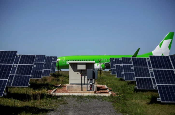 Des panneaux solaires à l'aéroport sud-africain de George (sud), le 26 septembre 2016
