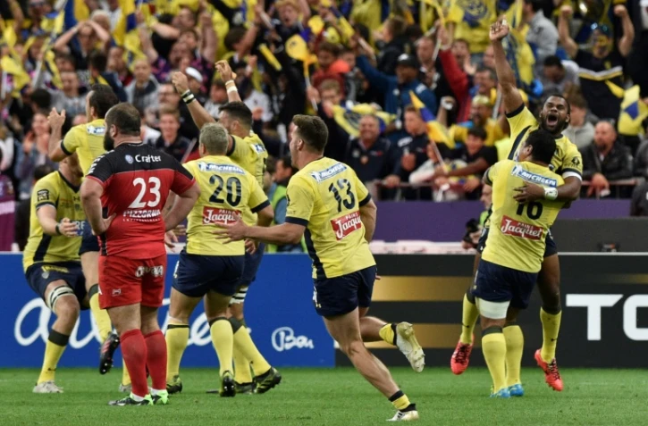 Les joueurs de Clermont en liesse après la victoire sur le RCT en finale du Top 14 au Stade de France, le 4 juin 2017