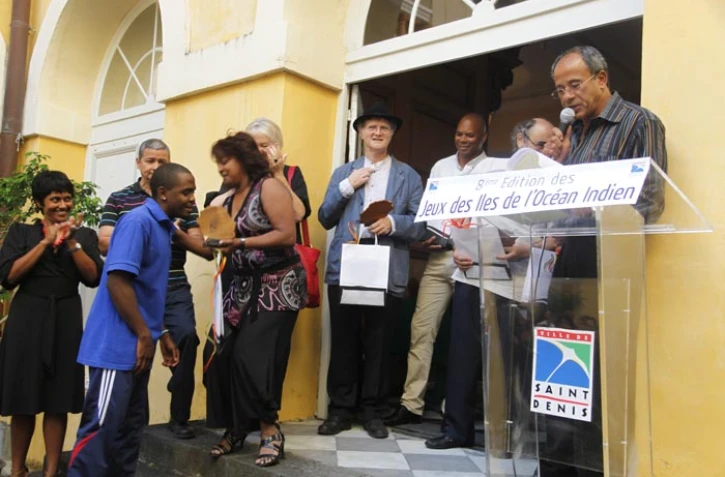 Vendredi 26 août 2011 - Les sportifs dionysiens médaillés des Jeux des Iles de l'Océan Indien à la mairie de Saint-Denis.
(Photo Michel Désiré)