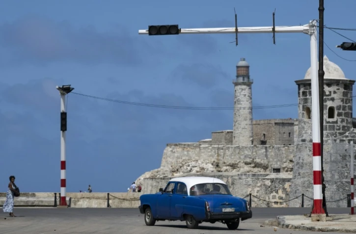 Un feu de circulation hors service en raison d'une panne de courant à La Havane, le 4 mars 2026 à Cuba