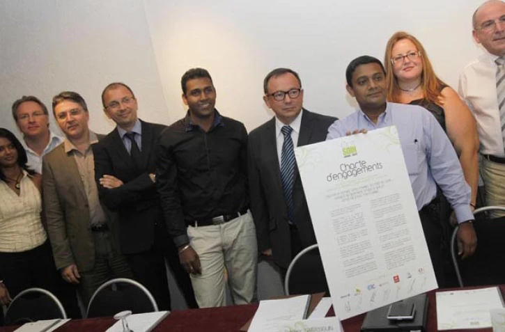 Mardi 30 août 2011 - Présentation de la charte d'engagements entre les opticiens et les organismes d'assurance maladie complémentaires de La Réunion. (Photo Michel Désiré)