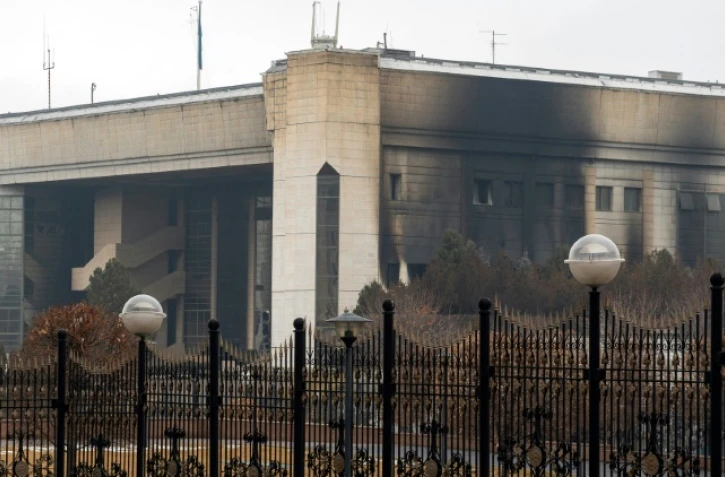 Un bâtiment administratif du centre d'Almaty incendié après des émeutes