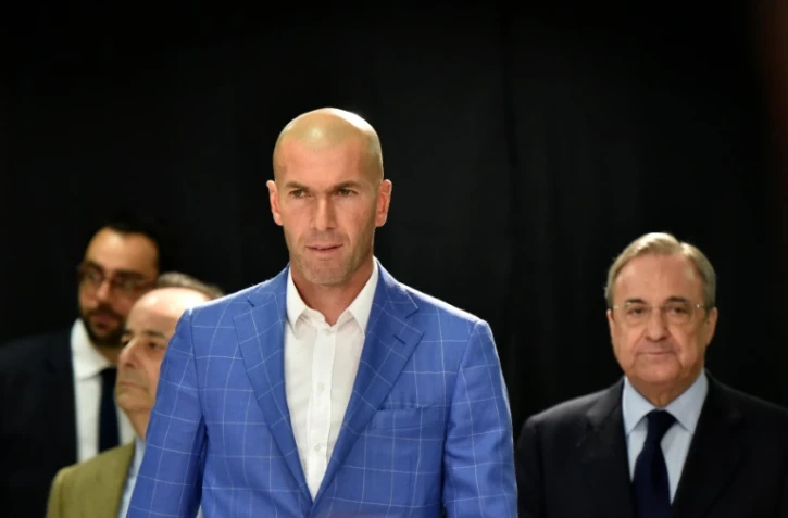 Zinédine Zidane avec le patron du Real Madrid Florentino Pérez avant l'officialisation de sa nomination, le 4 janvier 2016 à Bernabeu
