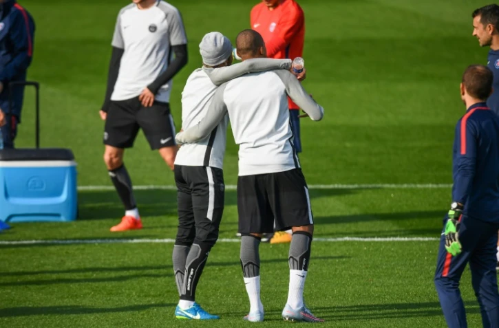 Neymar Jr et Kylian Mbappé avec le PSG au centre d'entraînement du Camp des Loges, le 26 septembre 2017 à la veille d'affronter le Bayern en Ligue des champions 