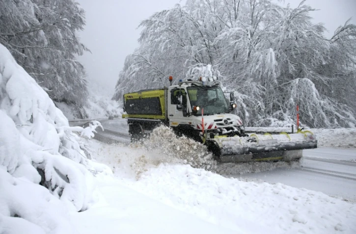 Une déneigeuse près de Bocognano, en Corse où la tempête Gloria a soufflé également, le 20 janvier 2020