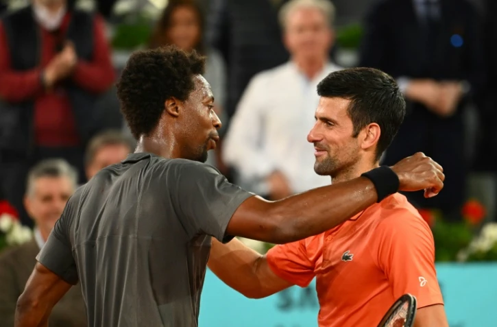 Le N.1 mondial Novak Djokovic a dominé le N.1 français Gaël Monfils 6-3, 6-2, pour la 18e fois en autant de face-à-face, au deuxième tour du Masters 1000 de Madrid, le 3 mai 2022