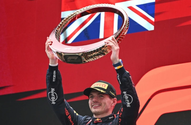 Le Néerlandais Max Verstappen, célèbre sa victoire lors du Grand Prix de Chine dimanche à Shanghai