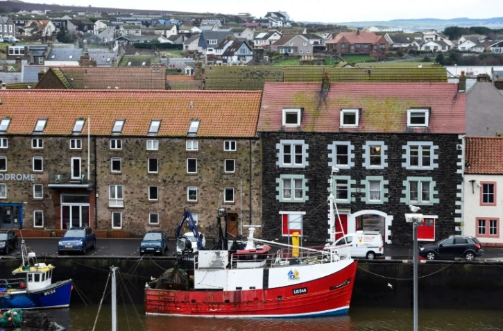 Un chalutier dans le ort de Eyemouth en Ecosse le 18 décembre 2020
