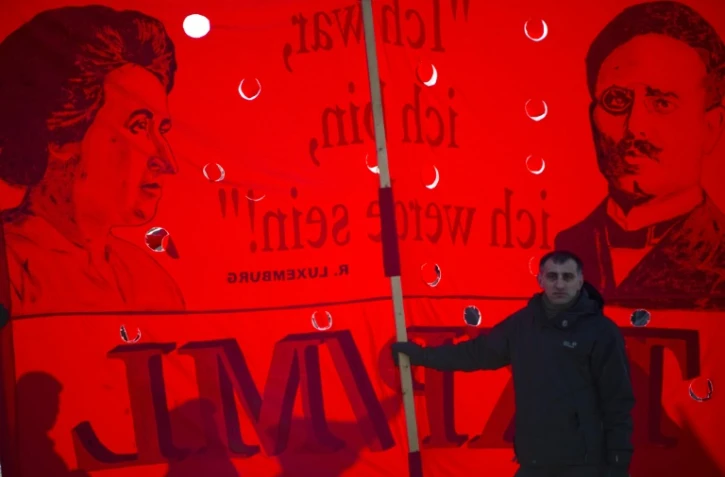 Une banderole représentant Rosa Luxemburg et Karl Liebknecht, le 15 janvier 2012 à Berlin