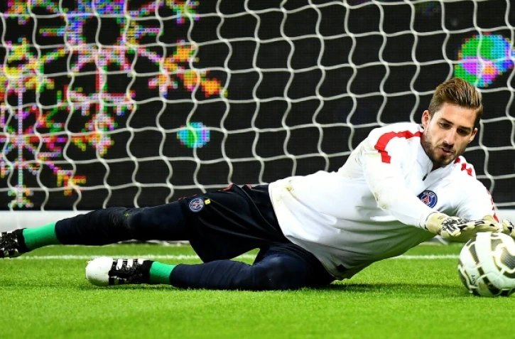 Le gardien du PSG Kevin Trapp à l'échauffement avant un match contre Lille, le 14 décembre 2016 au Parc des Princes