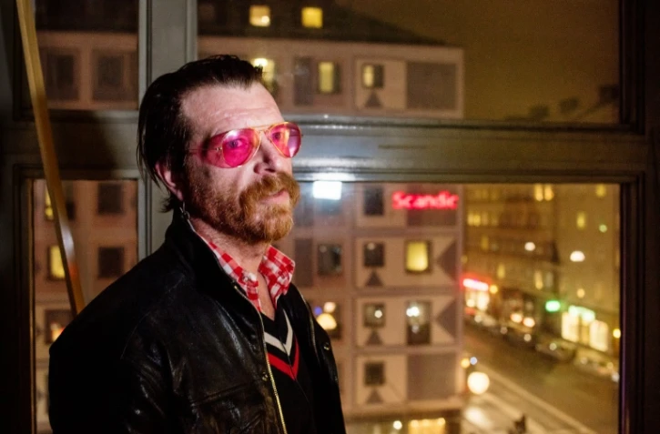 Jesse Hughes, chanteur et guitariste du groupe "Eagles of Death Metal", lors d'une interview à l'AFP le 13 février 2016 à Stockholm