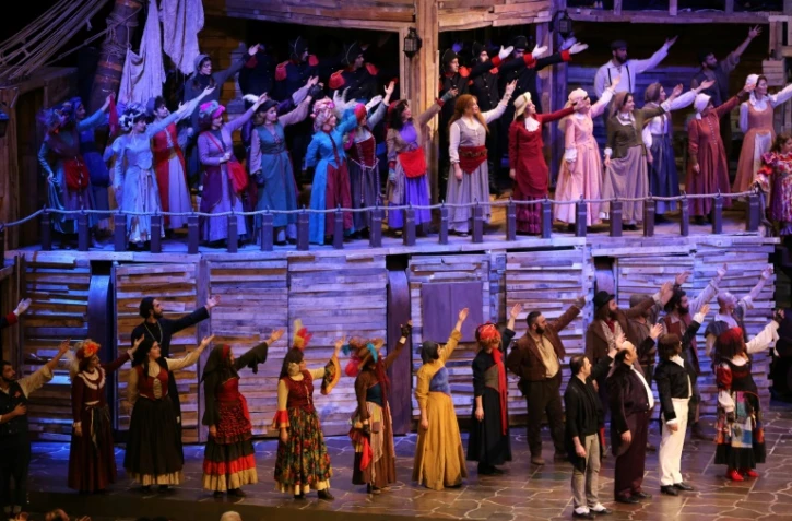 Une scène des "Misérables" adaptés en comédie musicale qui fait salle comble en Iran, à Téhéran le 3 décembre 2018