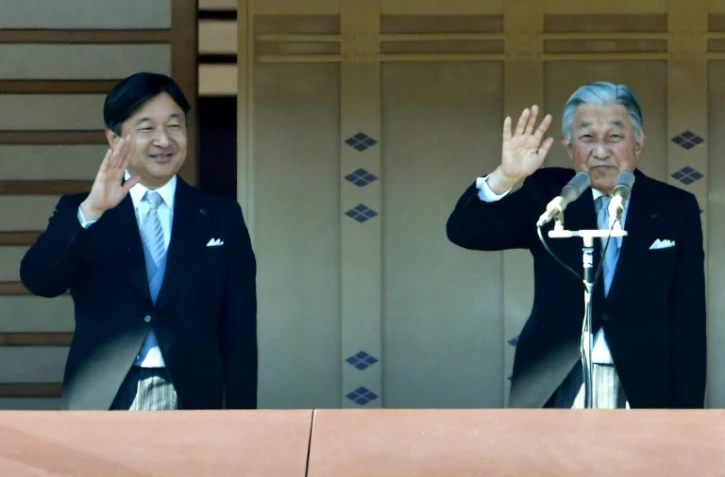 L'empereur Akihito (d) et son fils, le prince héritier Naruhito (g), le 2 janvier 2019 au palais impérial de Tokyo