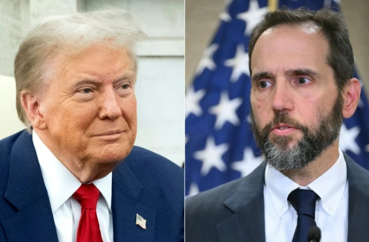 Combinaison d'images créée le 14 novembre 2024 montrant (à gauche) le président élu des Etats-Unis, Donald Trump, le 13 novembre 2024, et (à droite) le procureur spécial Jack Smith, le 9 juin 2023.