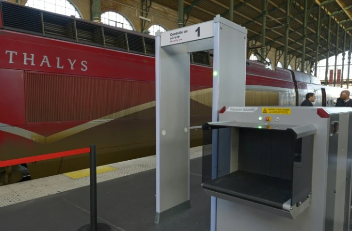 Un nouveau portique de sécurité à la gare du Nord à Paris, le 21 décembre 2015