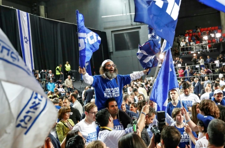 Liesse parmi les partisans du Likoud, après le score aux élections legislatives, le 9 avril 2019 à Tel Aviv