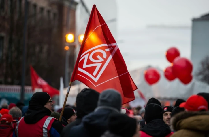 Des membres du syndicat de branche IG Metall lors d'une manifestation à Munich, le 2 février 2018
