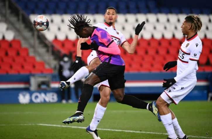 L'attaquant italien Moise Kean donne la victoire au Paris-SG en marquant de la tête lors du match de Ligue 1 à domicile contre Nice, le 13 février 2021