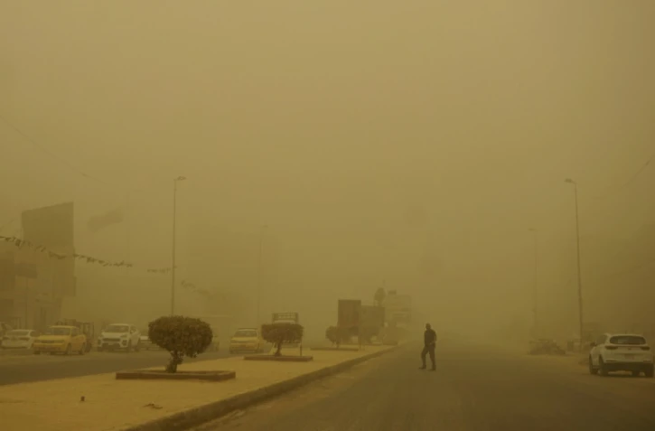 Une rue de Bagdad pendant une tempête de sable, le 5 mai 2022 en Irak