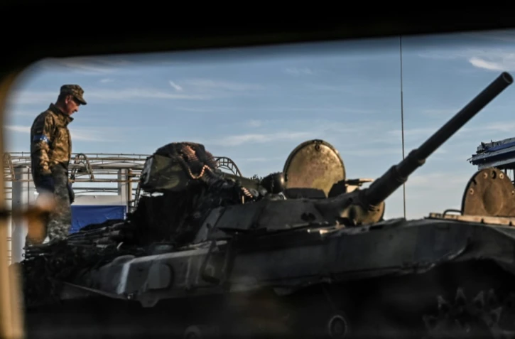 Un soldat ukrainien sur un char à Kharkiv le 9 septembre 2022