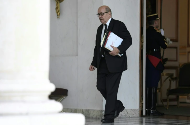 Le ministre de la Défense Jean-Yves Le Drian à la sortie du conseil des ministres le 22 mars 2017 à l'Elysée à Paris