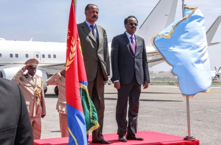 Le président érythréen Issaias Afeworki et son homologue somalien Mohamed Abdullahi Mohamed, le 13 décembre 2018 à Mogadiscio