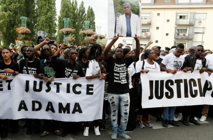 Le slogan "Justice pour Adama" affiché lors d'une manifestation le 22 juillet 2016 à Beaumont-sur-Oise