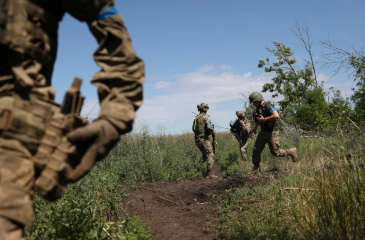 Des soldats ukrainiens près de Bakhmout, dans l'est de l'Ukraine, le 13 juillet 2023
