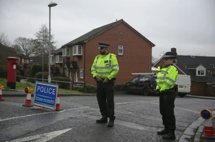 Des policiers devant la maison de l'ex-espion russe Serguei Skripal à Sallisbury, au sud de l'Angleterre, victime d'une tentative d'empoisonnement 