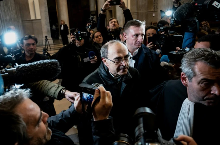 Le cardinal Philippe Barbarin (C) arrive Ă la cour d'appel de Lyon, le 28 novembre 2019