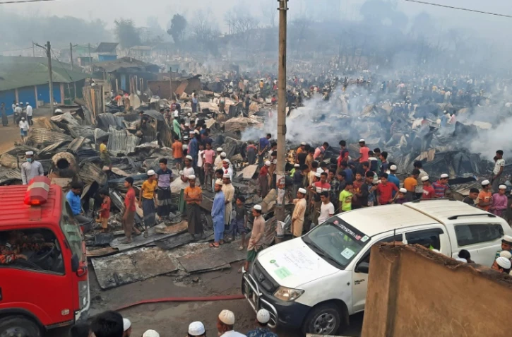Un camp de réfugiés rohingyas ravagé par un incendie à Ukhia, le 23 mars 2021 au Bangladesh