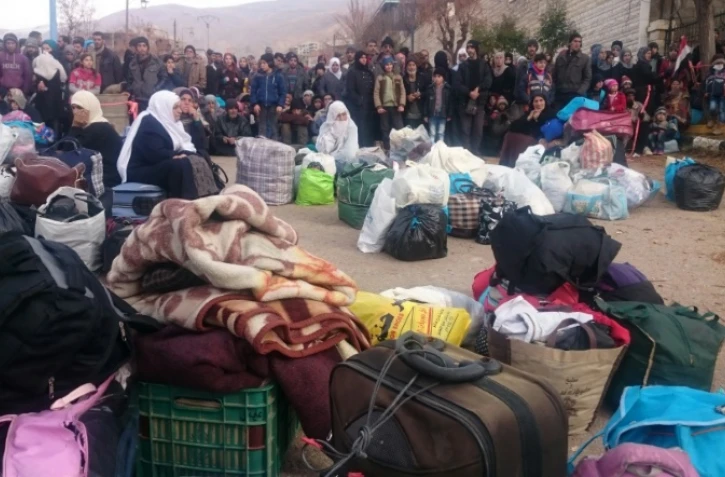 Des civils rassemblés le 11 janvier 2016 à Madaya en attente de l'arrivée de l'aide humanitaire
