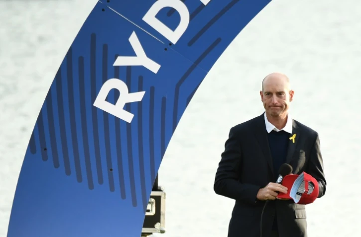 Le capitaine des Etats-Unis Jim Furyk dépité après la victoire de l'Europe lors de la 42e édition de la Ryder Cup, le 30 septembre 2018 à Saint-Quentin-en-Yvelines 