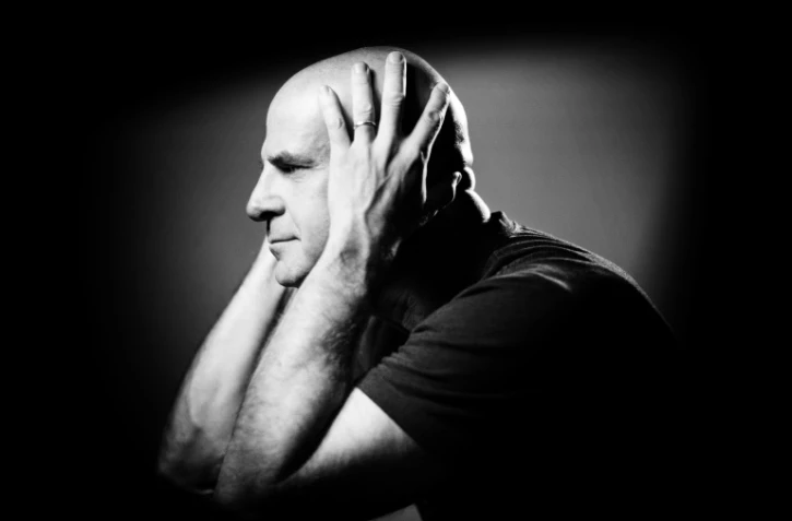 L'auteur américain Harlan Coben lors d'une séance photos à Paris, le 4 octobre 2017